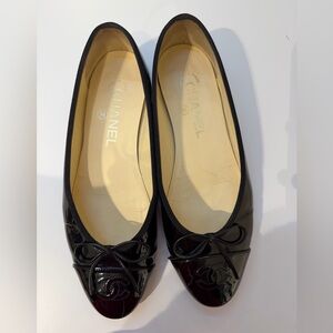 CHANEL Black Patent Leather Ballet Flats